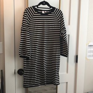 GAP ruffle sleeve dress M